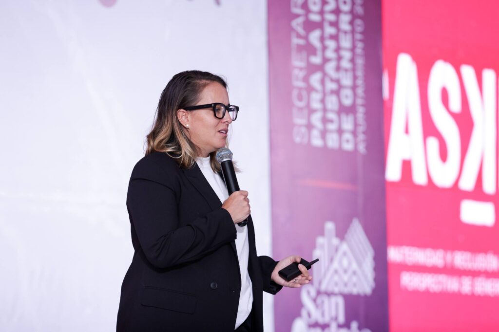 Saskia NdR ( Niño de Rivera), durante el Foro Internacional Ser Mujer.